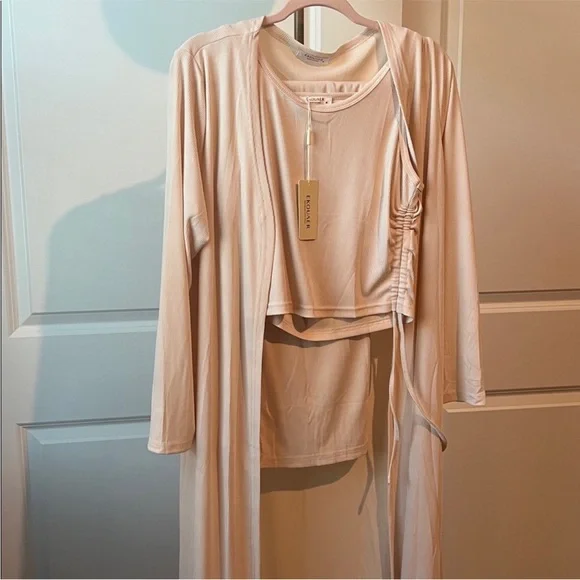 Pinky Cream Women's lounge Set - Picture 2 of 4